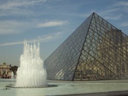 Pyramide du Louvre